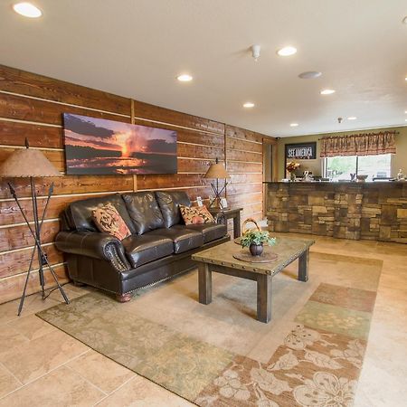 Travelodge By Wyndham Gardiner Yellowstone Park North Entr Екстер'єр фото