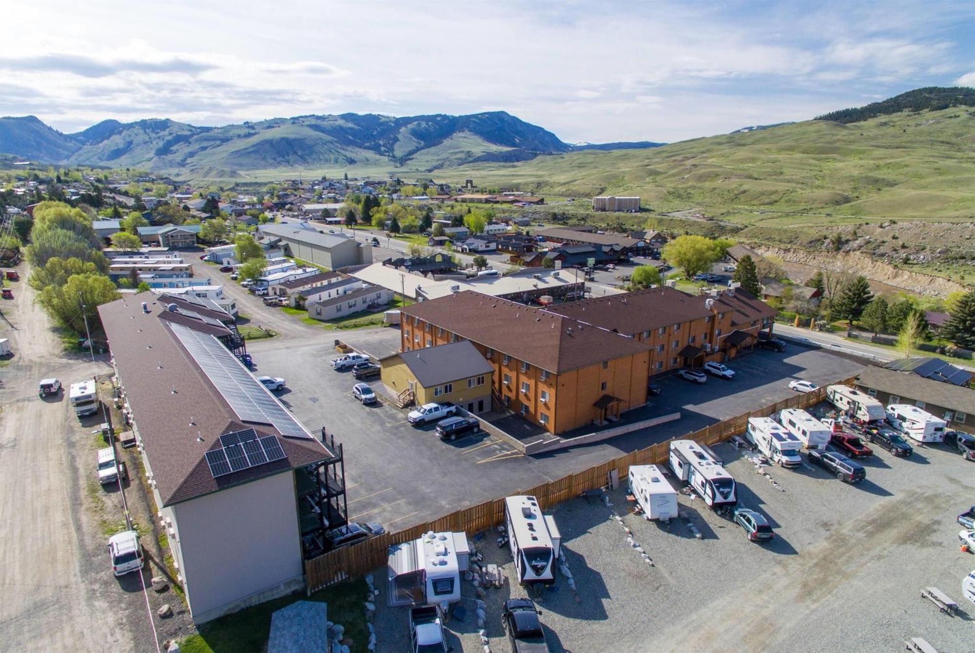 Travelodge By Wyndham Gardiner Yellowstone Park North Entr Екстер'єр фото